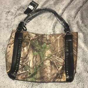Realtree woman’s concealed purse